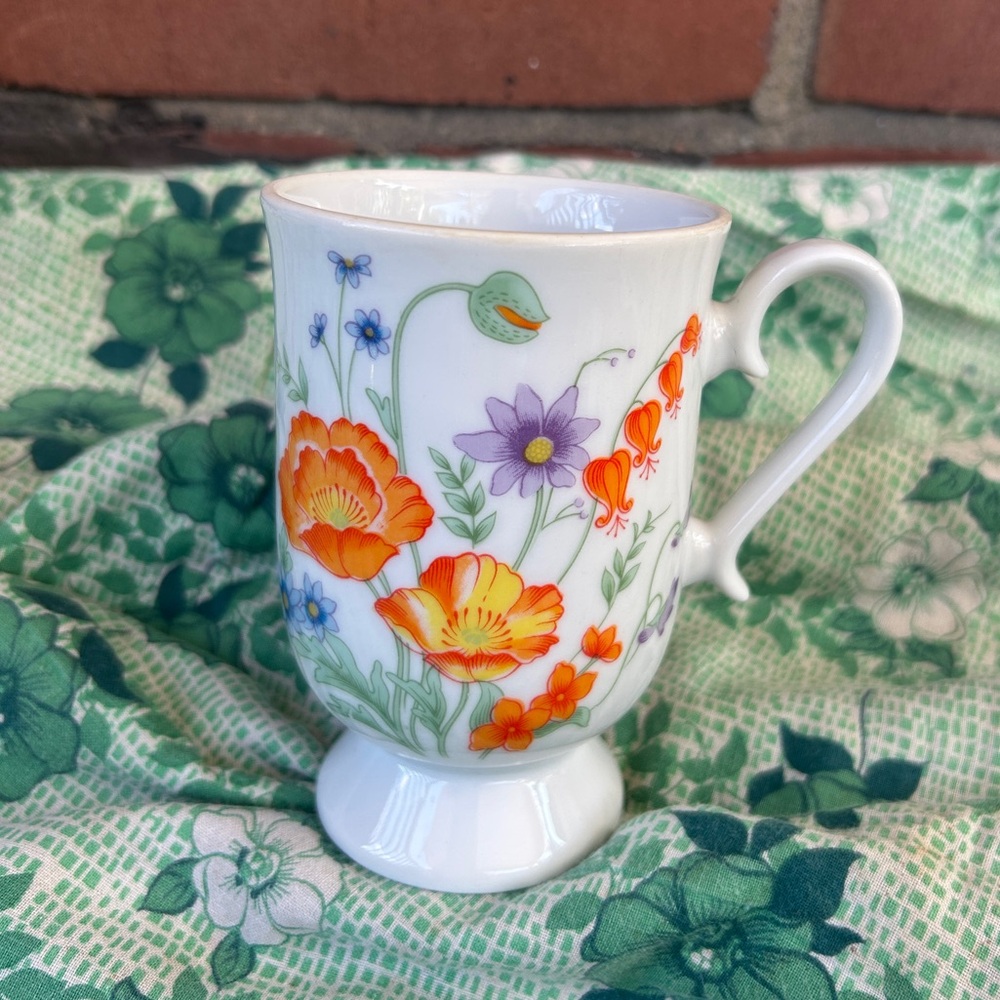 Vintage Floral Pedestal Mug